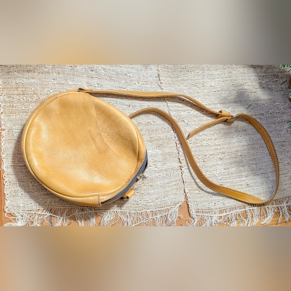 Portland Leather • Large Circle crossbody in Sunflower 🌻 - Picture 3 of 7